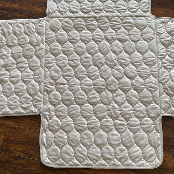 Quilted Pet Chair Cover - Picture 3 of 16